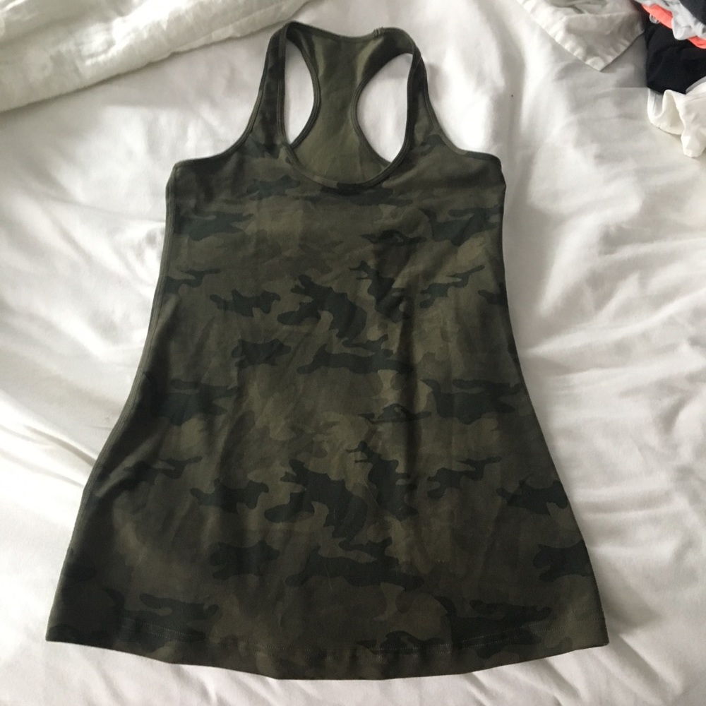Lululemon camo tank top size 6